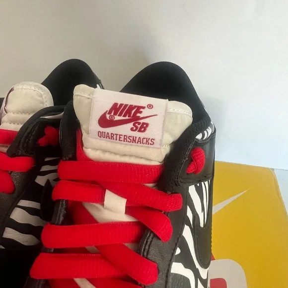 Nike Sb Dunk low og qs Quartersnacks size 8.5 Zebra print new in box.